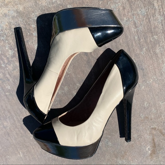 ❌SOLD❌Betsy Johnson Charlise Platform Pump 8.5 - Picture 2 of 8